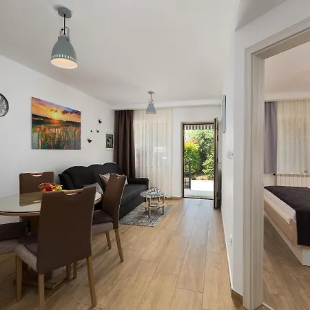Apartman Angolo Verde Vizinada Exterior photo