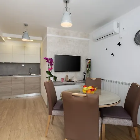 Apartman Angolo Verde Vizinada Exterior photo